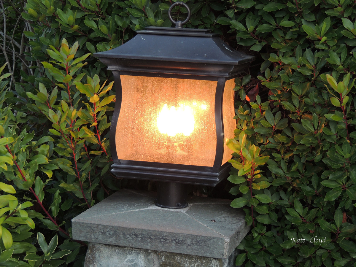 I stopped to admire this lamp, a reminder that summer is over!